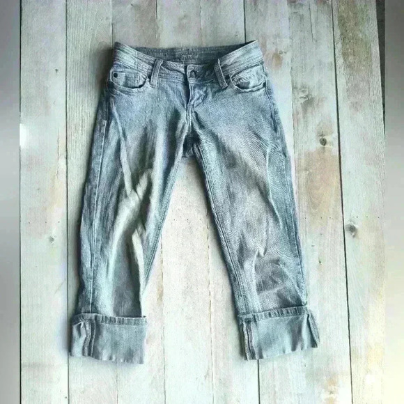 Zanadi Jeans Denim Cuffed Capris Embroidered Women's Size  1 - Picture 1 of 7